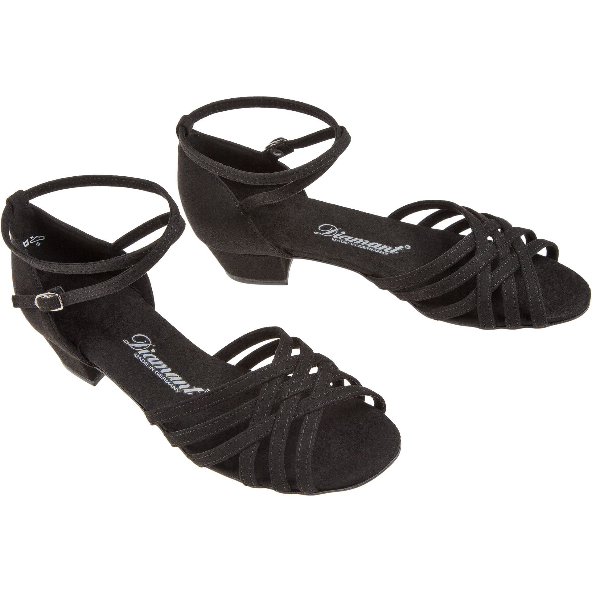 Diamant 008 Tanzschuhe in Schwarz mit niedrigem Absatz und Fesselriemchen auf weißem Hintergrund.
